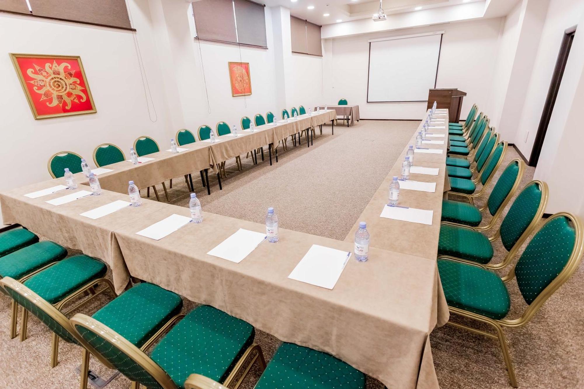 Hotel Western Atakent Park Almaty