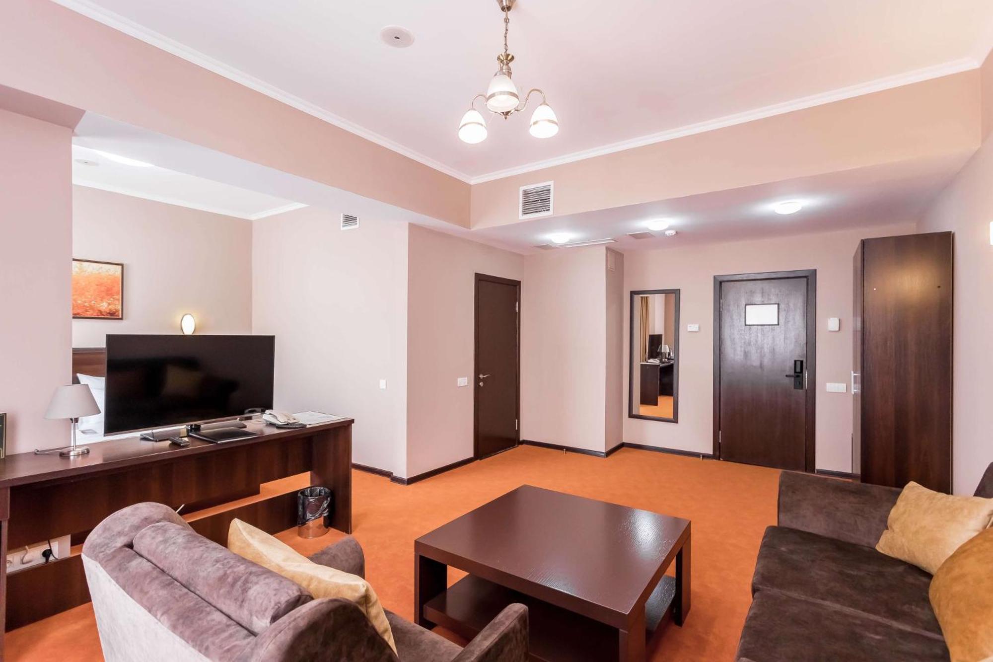Western Atakent Park 4* Almaty