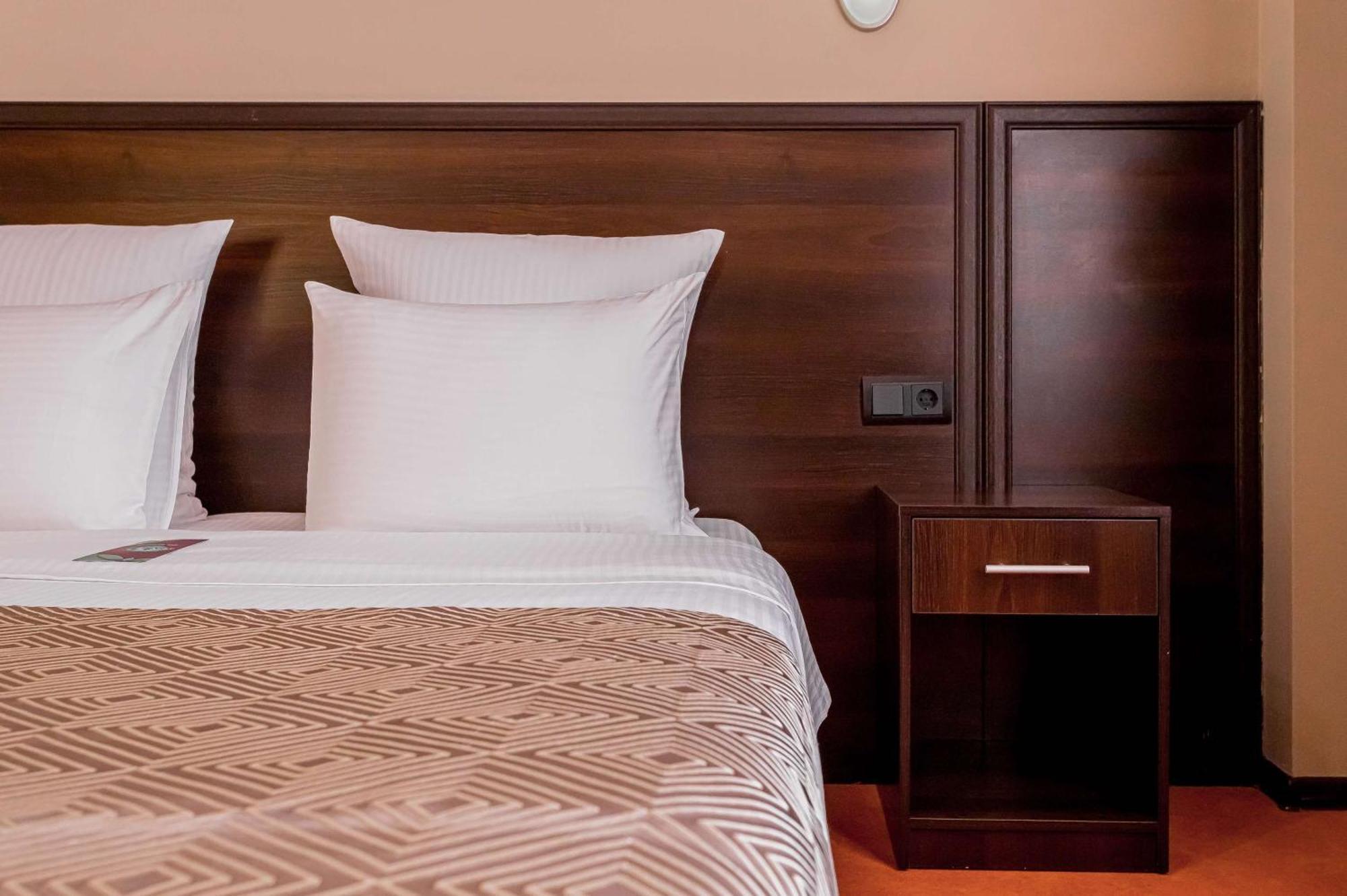 Western Atakent Park 4* Almaty