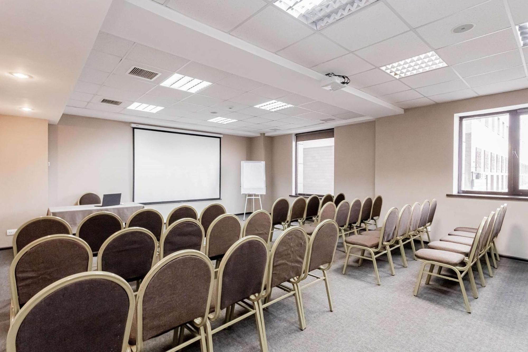 Hotel Western Atakent Park Almaty