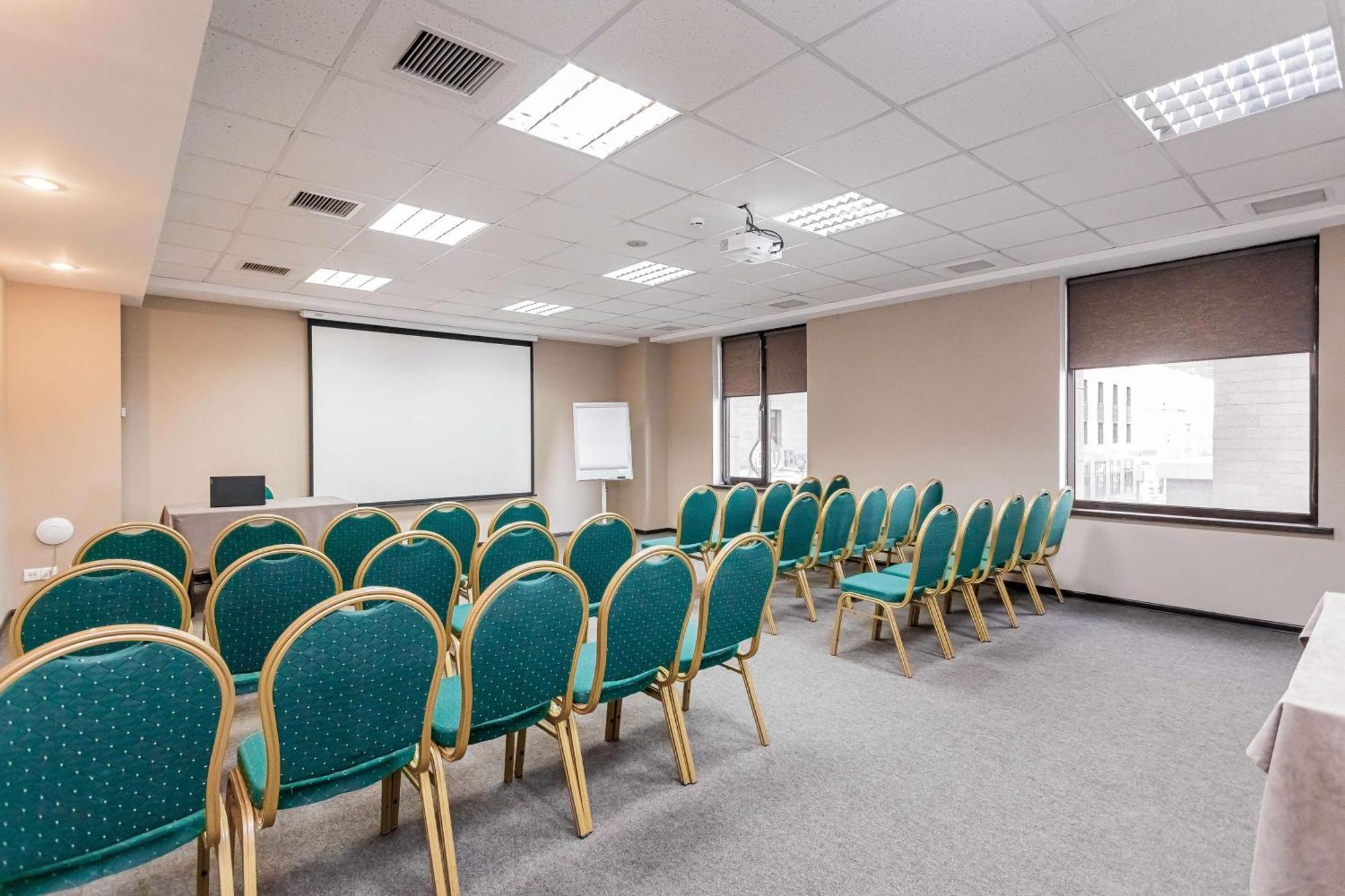 Western Atakent Park 4* Almaty