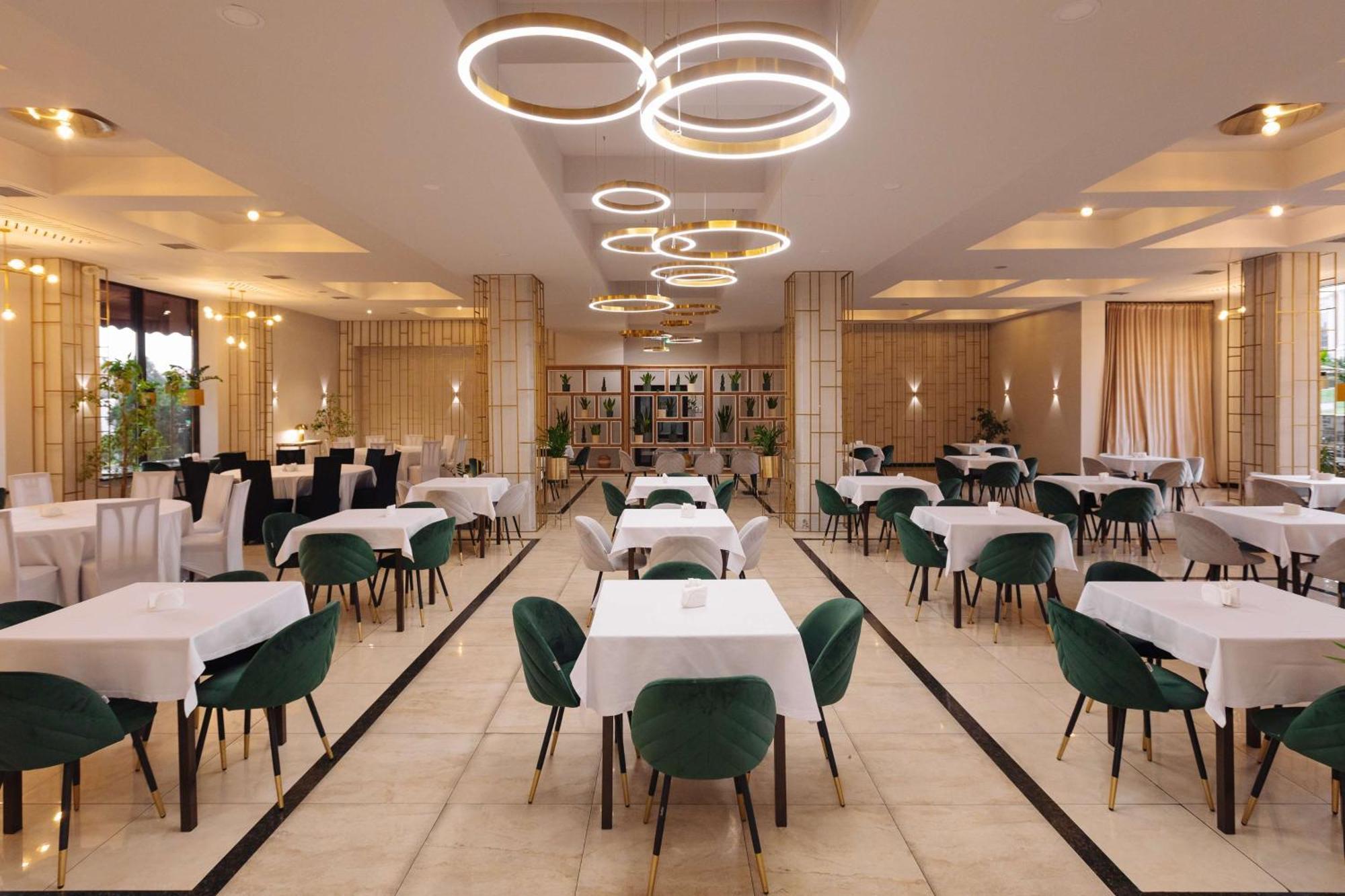 Hotel Western Atakent Park Almaty