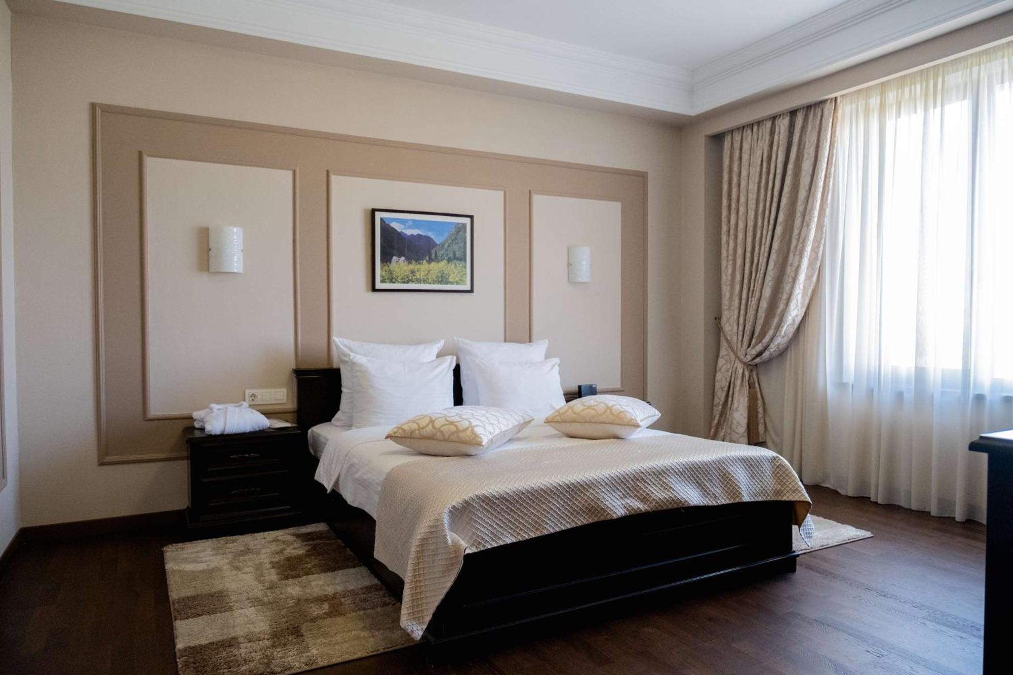Hotel Western Atakent Park Almaty