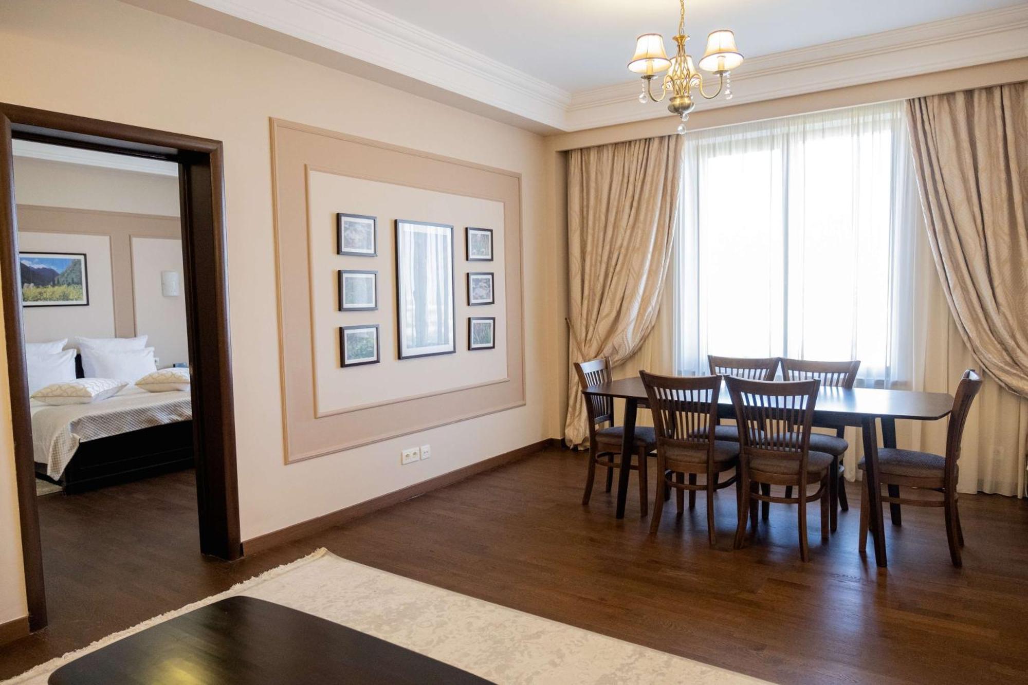 Western Atakent Park 4* Almaty
